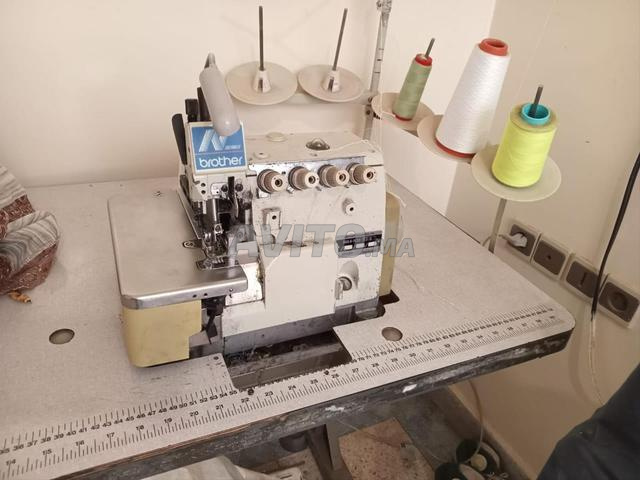 Machine surjeteuse - 2