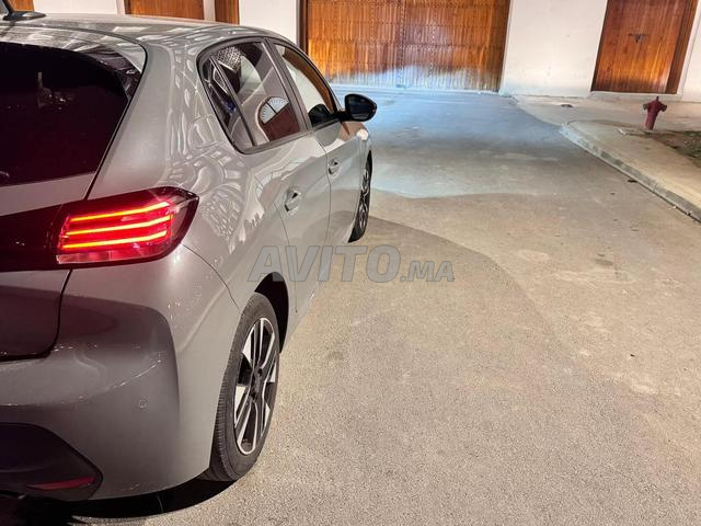 208 très propre et 49000 km - 2