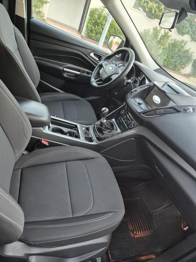 Ford kuga  ..