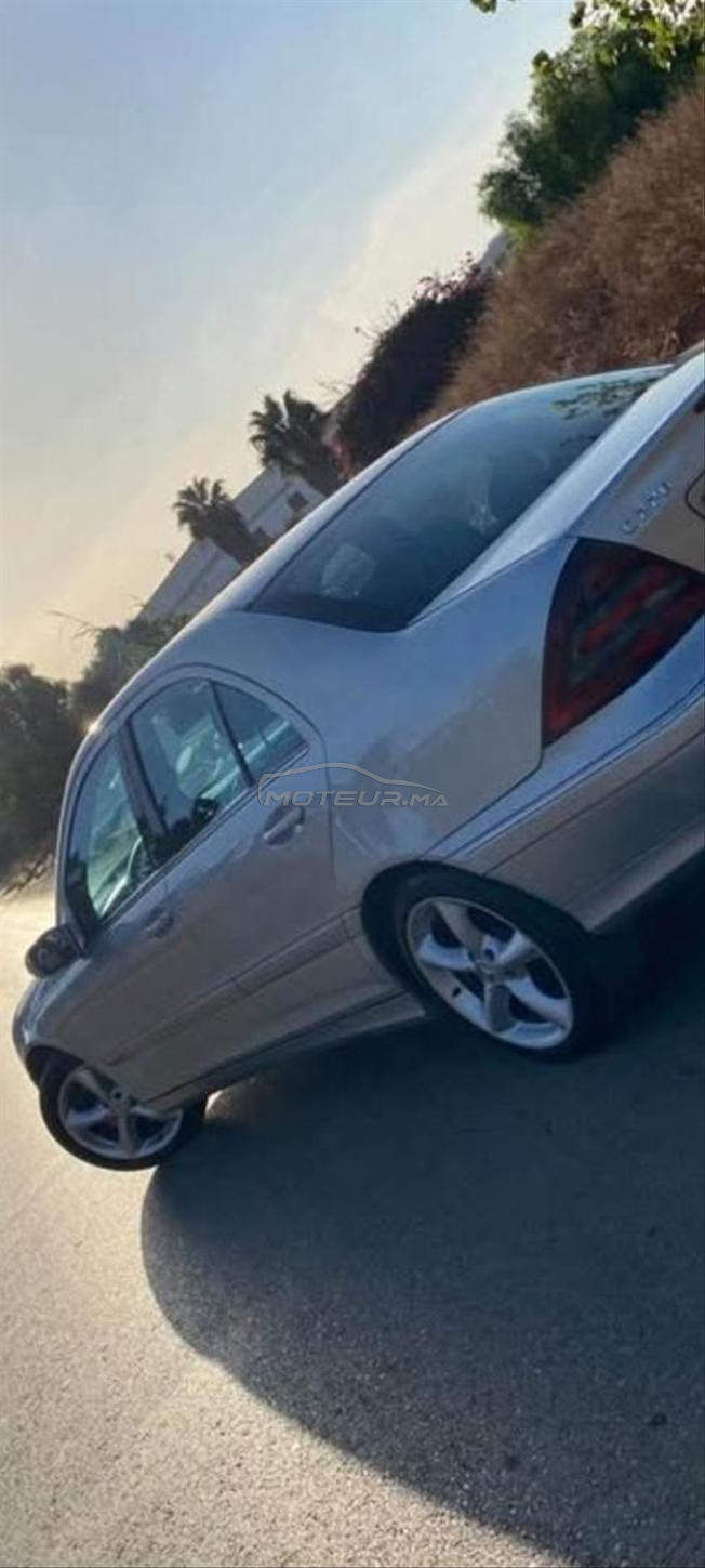 mercedes 220 diwan 2010