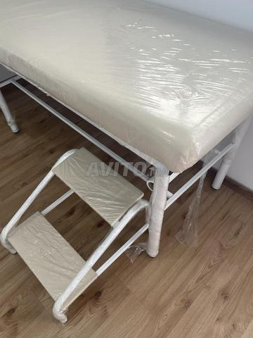 Table d'examen neuve avec escabeau - 2