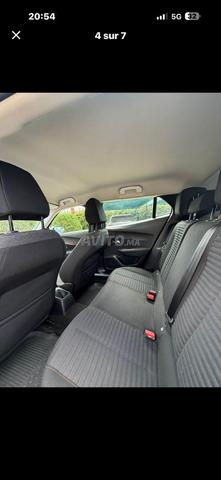 Peugeot 2008 modèle 2021 automatique. K 76. Légal