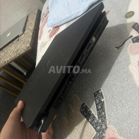 PS4 bon état, intact - 2