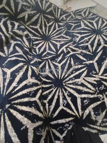 Nouveau tapis beige et bleu marine 4/3 - 2
