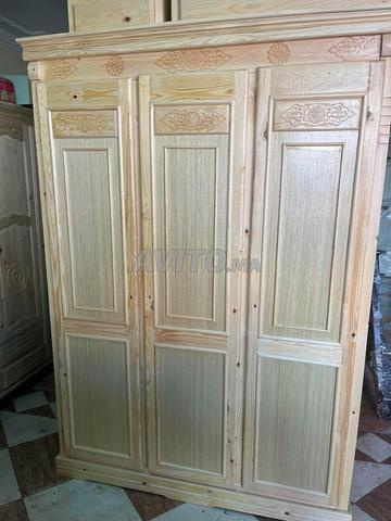 Armoires à trois portes montables, livraison disponible - 2