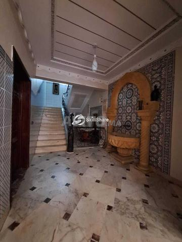 Appartement 169 m² et local 54 m² à vendre Bd Tah