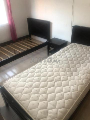 Je vends deux lits en bois en très bon état - 2