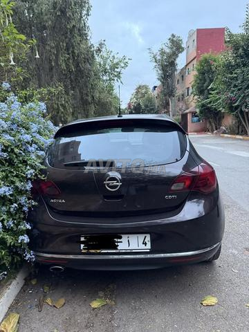 Opel Astra Diesel Automatique 2014 à Khouribga - 2
