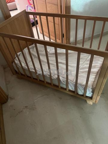 Lit pour bébé en bois - 2