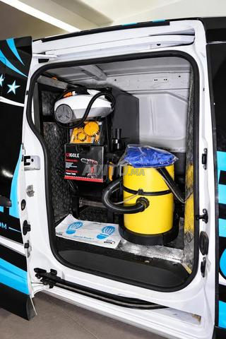 Aménagement de véhicule pour lavage auto mobile