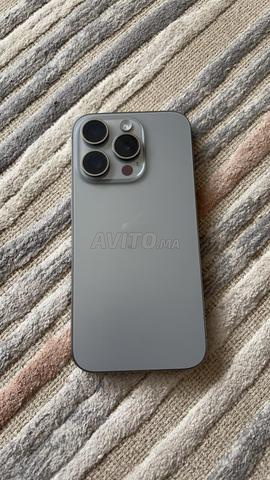 iPhone 15 Pro Excellent état - 2