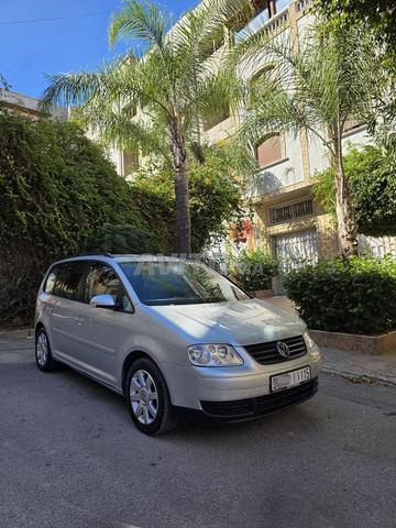 VOLKSWAGEN Touran 1.9L 2006 Déd 12/2013 à Tanger
