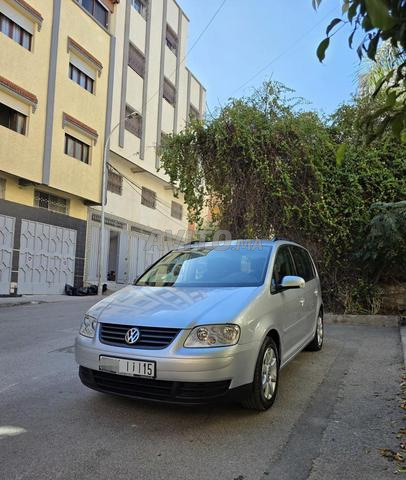 VOLKSWAGEN Touran 1.9L 2006 Déd 12/2013 à Tanger