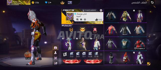 Compte Free Fire niveau 52 avec un ensemble de vêtements distinctifs.