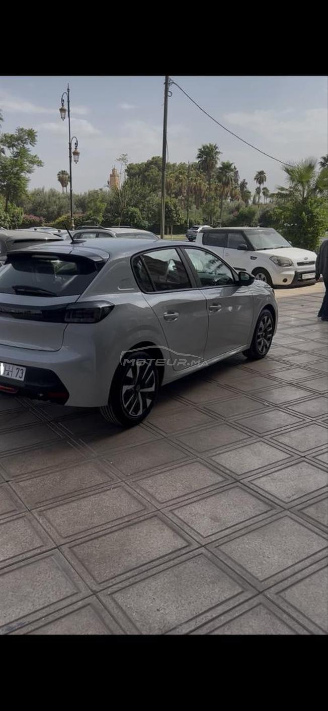 Peugeut 208