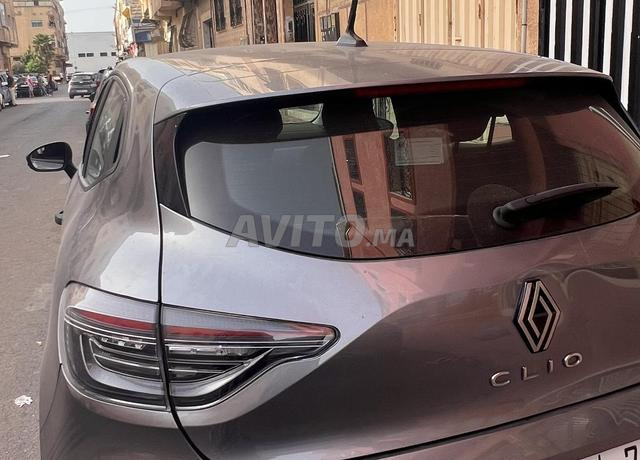 Renault Clio Diesel Manuelle 2024 à Casablanca - 2