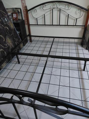 Lit avec 2 tables de chevet - 2
