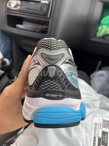 Saucony Omni 9 bleu neuf taille 43 et 44 - 2