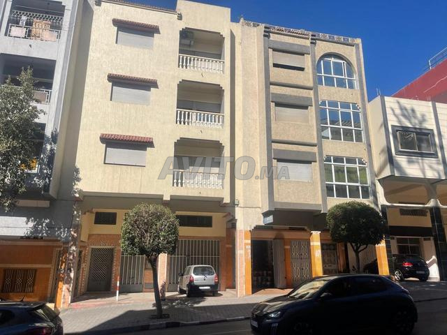 Grand Garage / Local Commercial de 50 m²