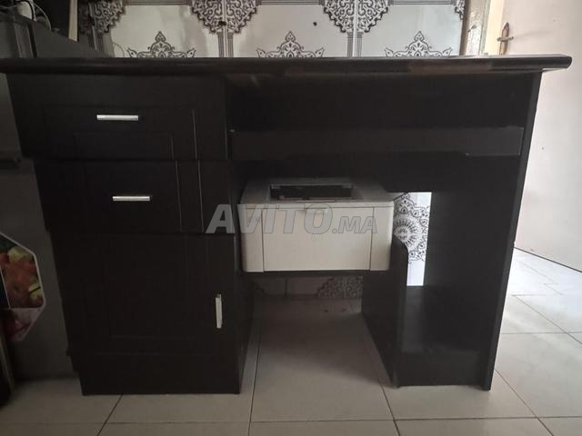 Bureau moderne et fonctionnel avec rangement - 2