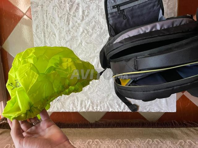 Sac à dos original et professionnel pour ordinateur portable en excellent état - 2