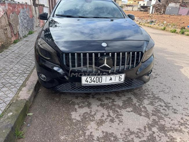 mercedes 200 très bonne voiture