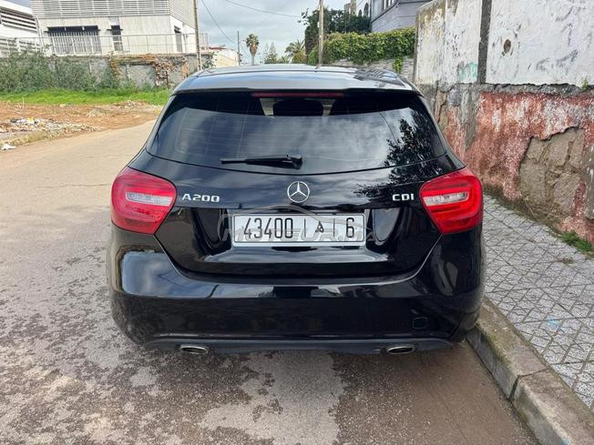 mercedes 200 très bonne voiture
