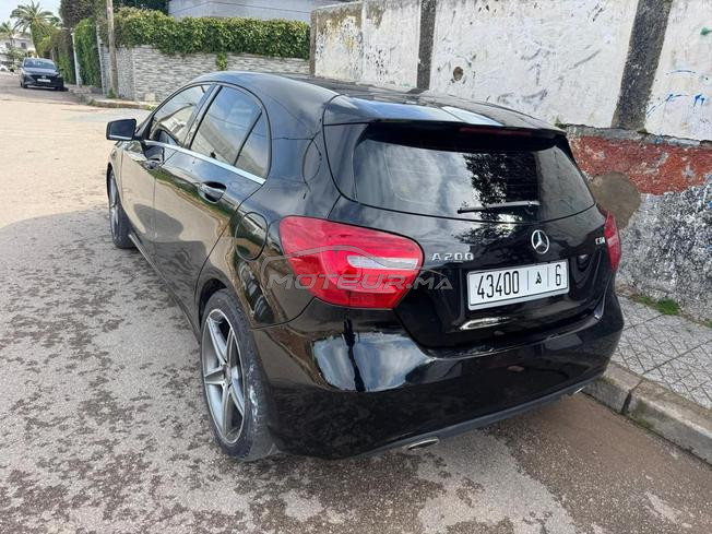 mercedes 200 très bonne voiture
