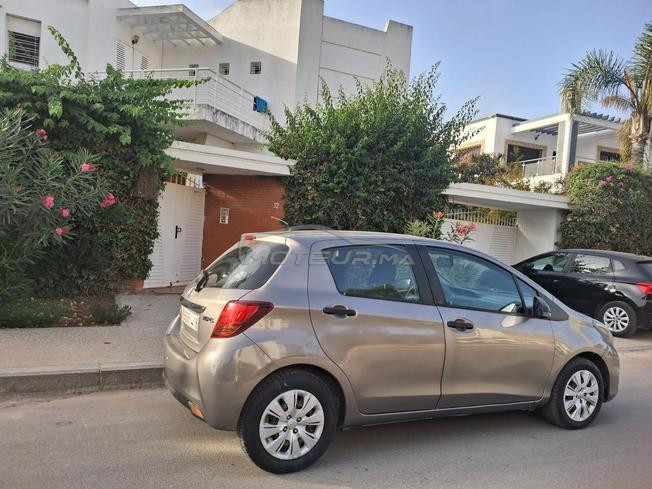 voiture toyota yaris en très exellent état