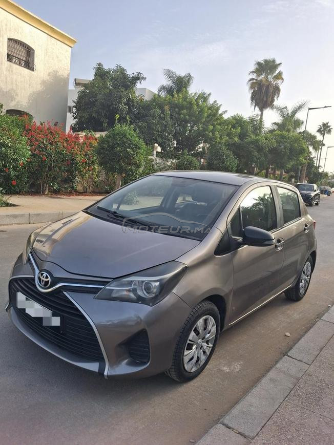 voiture toyota yaris en très exellent état