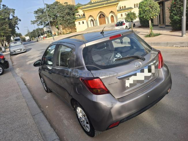 voiture toyota yaris en très exellent état