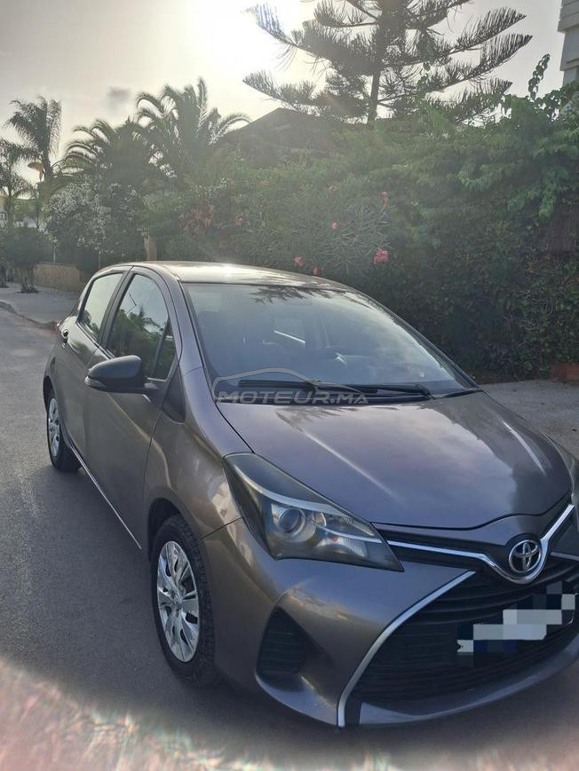 voiture toyota yaris en très exellent état