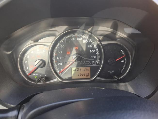voiture toyota yaris en très exellent état