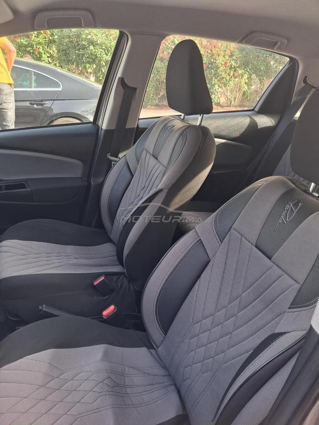 voiture toyota yaris en très exellent état