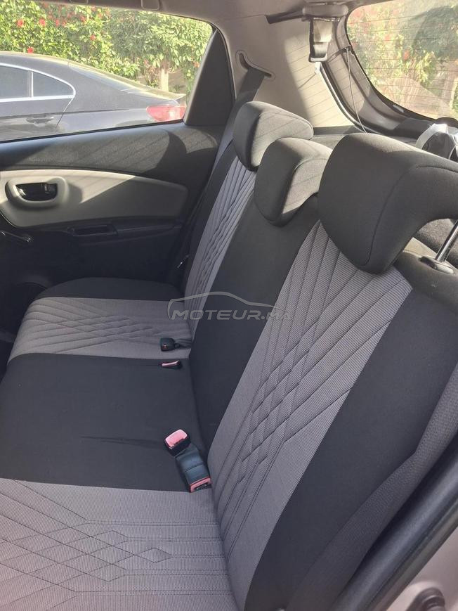 voiture toyota yaris en très exellent état