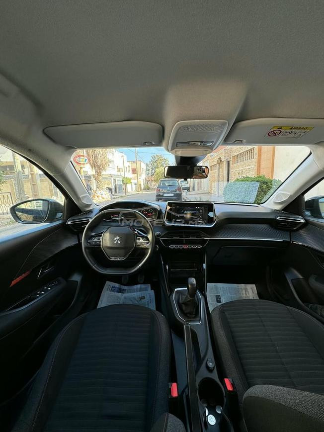 Peugeot 208 tout options faible kilométrage 