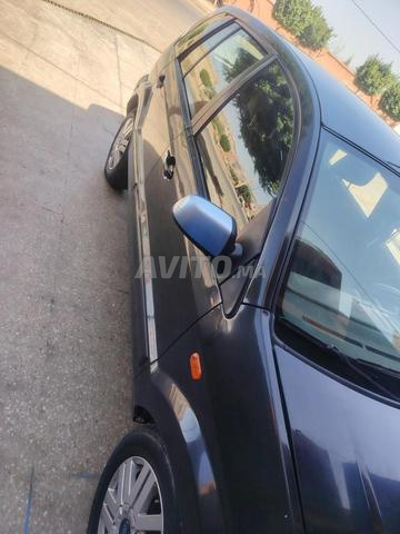 Bonjour. Ford Festiva pure, qui la veut est le bienvenu - 2