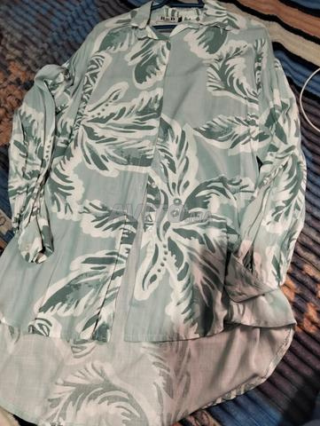 Chemise élégante nouveau bouquet jamais portée - 2