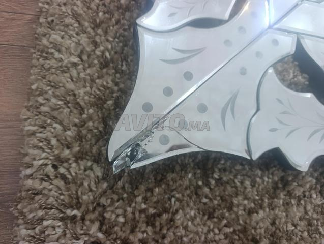 مرآة عالية الجودة... بها عيب صغير بجانبها - 2