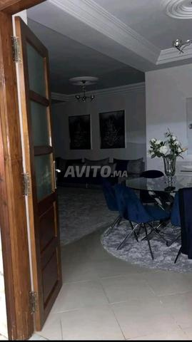 Cherche jeune homme pour cohabiter avec deux autres dans un appartement studio