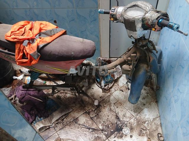 Pièces de moto à vendre à Oumr, Salé.
Pour contact et renseignements, appelez-moi.
