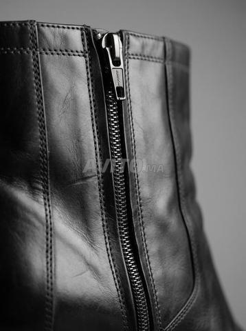 (Taille 40) Bottes hautes en cuir noir à talons - 2