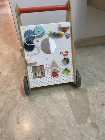 عربة أطفال بحالة جيدة جداً (كالجديدة) - 2