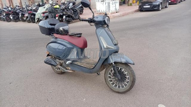 Scooter Leonardo Enzo 49.9cc - Excellent État - 2