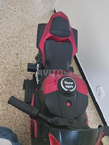 Vélo électrique pour enfants en bon état avec chargeur - 2