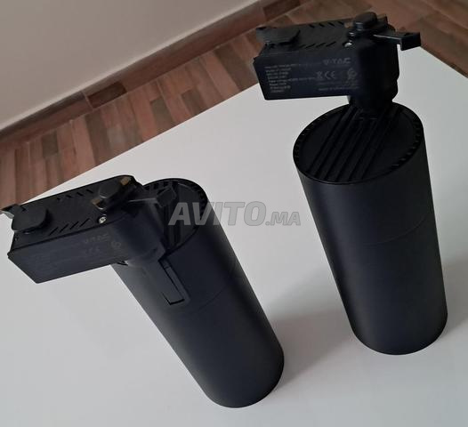2 مصابيح LED موجهة 30 واط على سكة أحادية الطور - 2