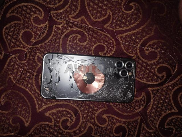 iPhone 11 Pro avec une rayure au dos - 2