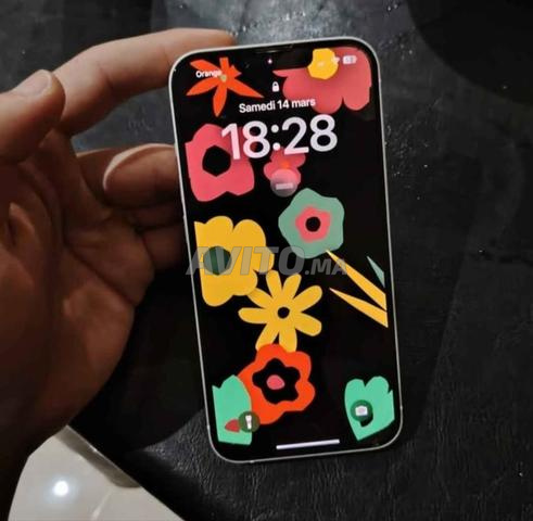 iPhone 14 128Go état batterie 99% bon état - 2