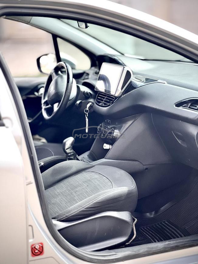 peugeut 208