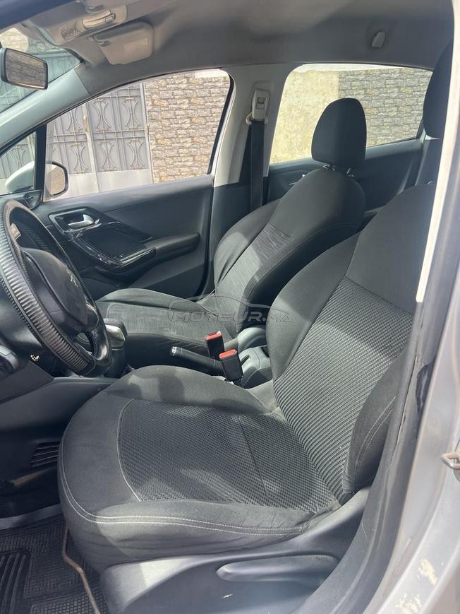 peugeut 208